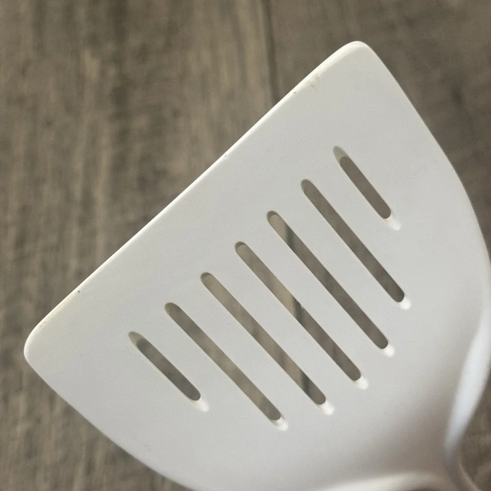 Vintage Melamine Ware Wide Slotted Spatula Flipper Turner JP 639 White 11.5